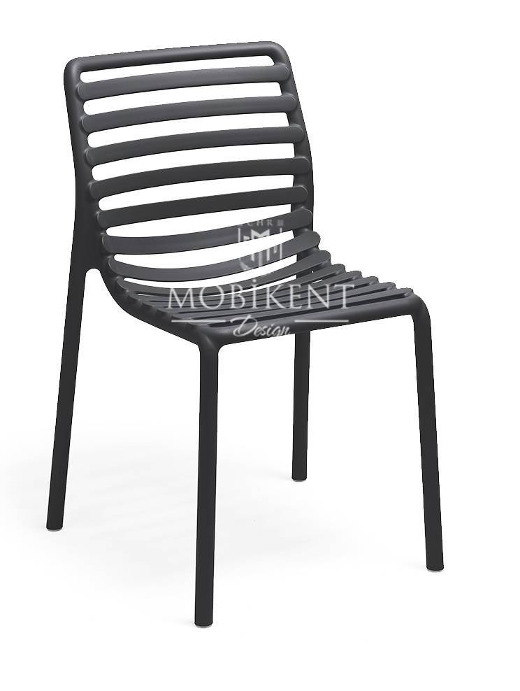 Chaise pour extérieur : aménagement terrasse restaurant avec du mobilier contemporain à Marseille 13 (Réf: CN05)